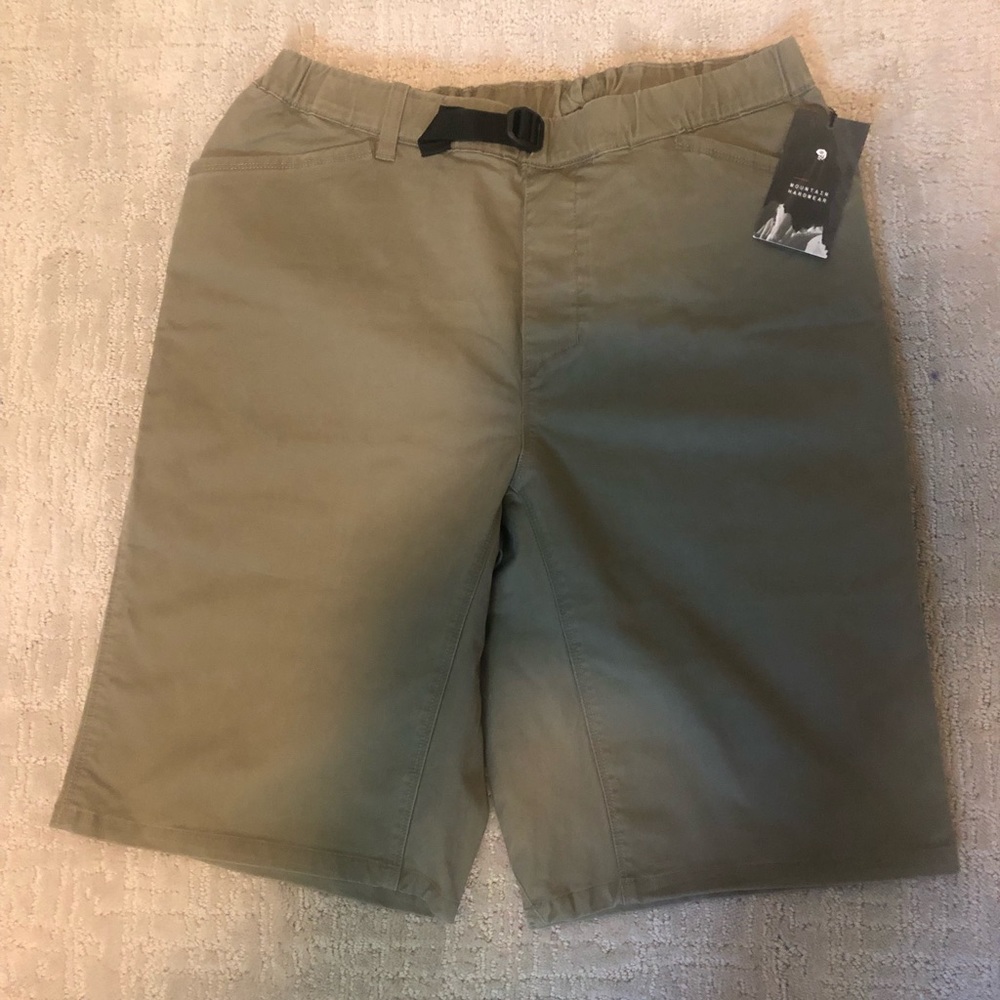 Mountain Hardware Cedarberg Pull On hiking shorts 9”